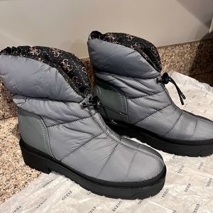 GUESS women’s leeda 2 cold weather snow boots. Size 9